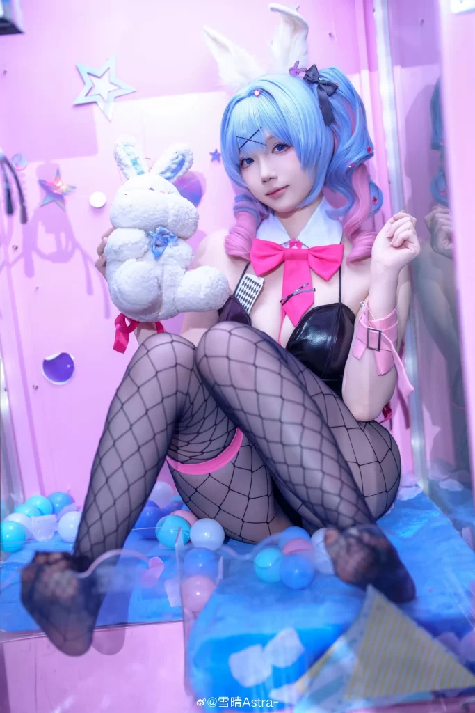 Cosplay｜真是的干脆摇起你的兔尾巴诱惑我不好吗-初一小盏